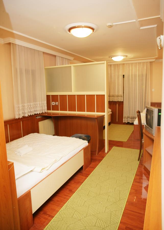 Motel Nana Banyaluka Dış mekan fotoğraf